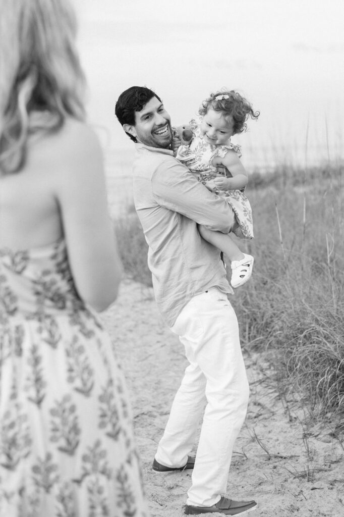 Dad carries toddler for Hilton Head beach photography session